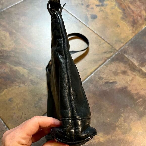 SAS Women’s Navy Leather Shoulder Purse - Picture 5 of 12